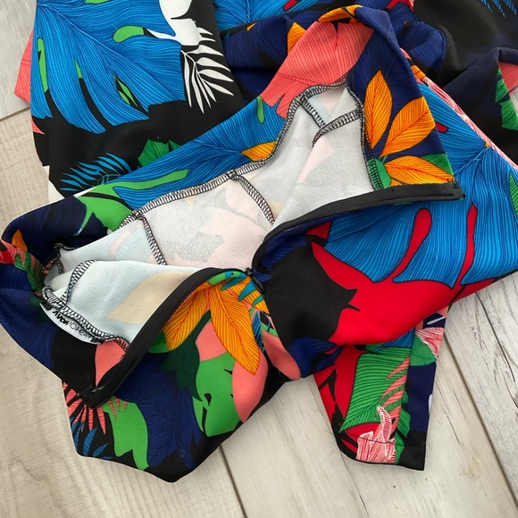 Cropped Flared Pants - Picture 7 of 12